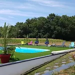 לינה וארוחת בוקר Alolival